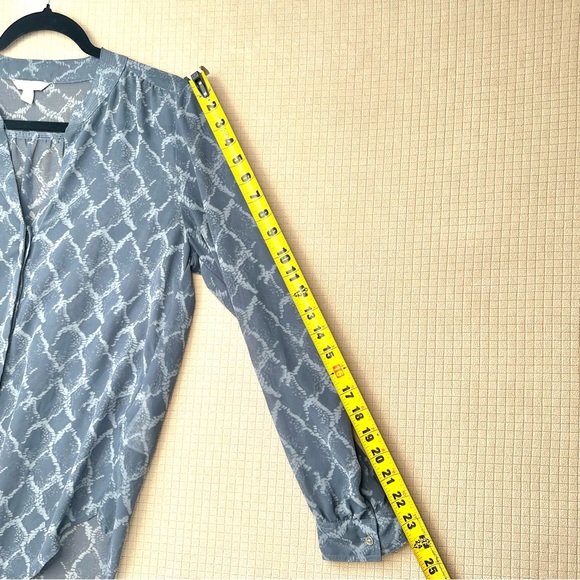 Banana Republic Satin Blouse Size S Blue Print Long Sleeve Sleeve Hidden Button - Picture 8 of 10